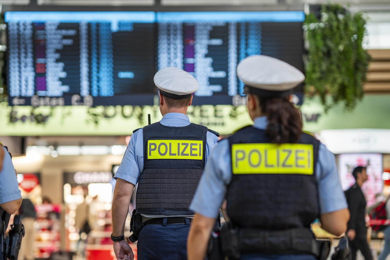 Köln/Bonn Havalimanı'nda Valiz Hırsızlığı: Çalınan Bagaj Sahibine Döndü